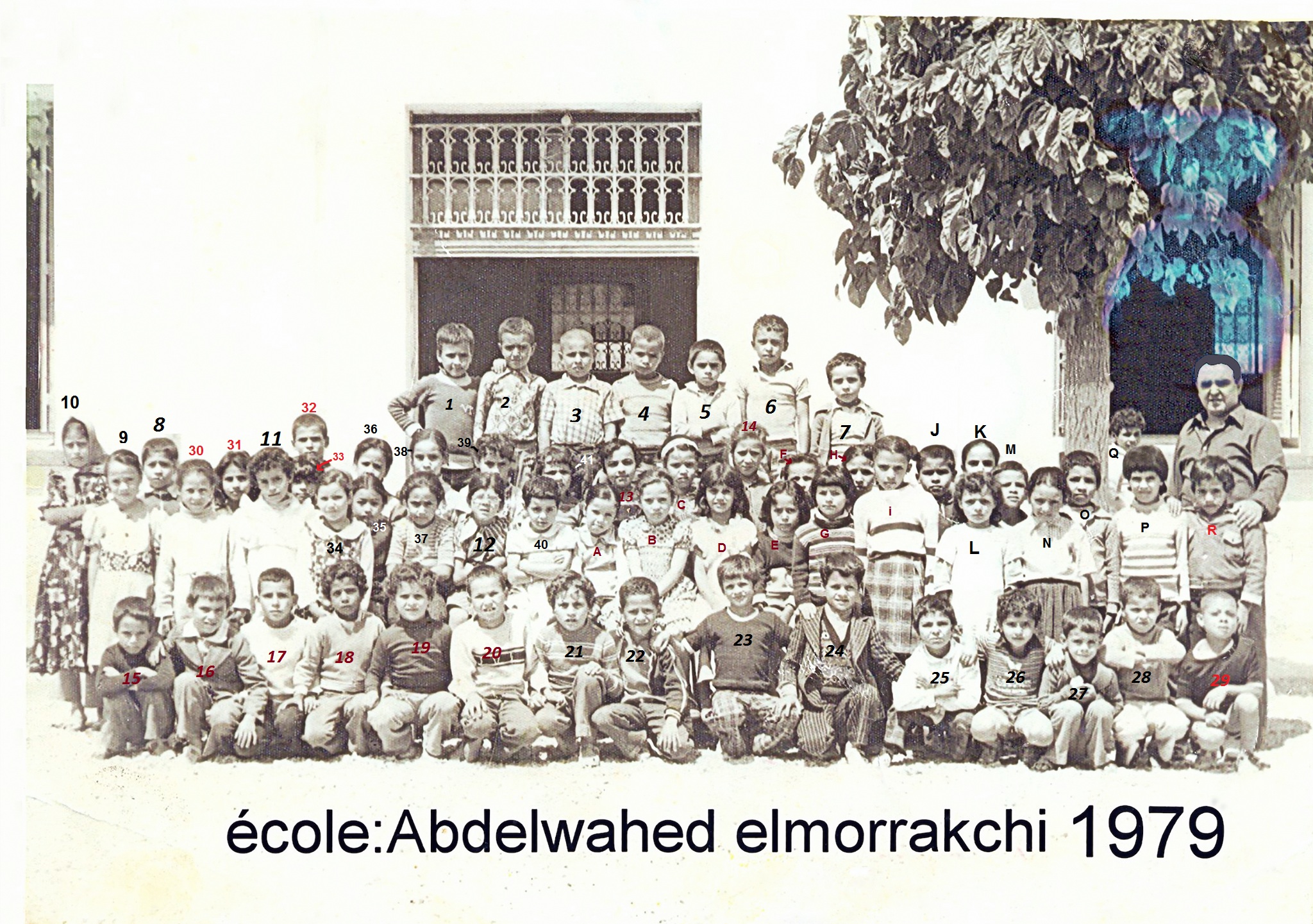 تلاميذ قسم الأول والثاني إبتدائي بمدرسة عبد الواحد المراكشي سنة 1979