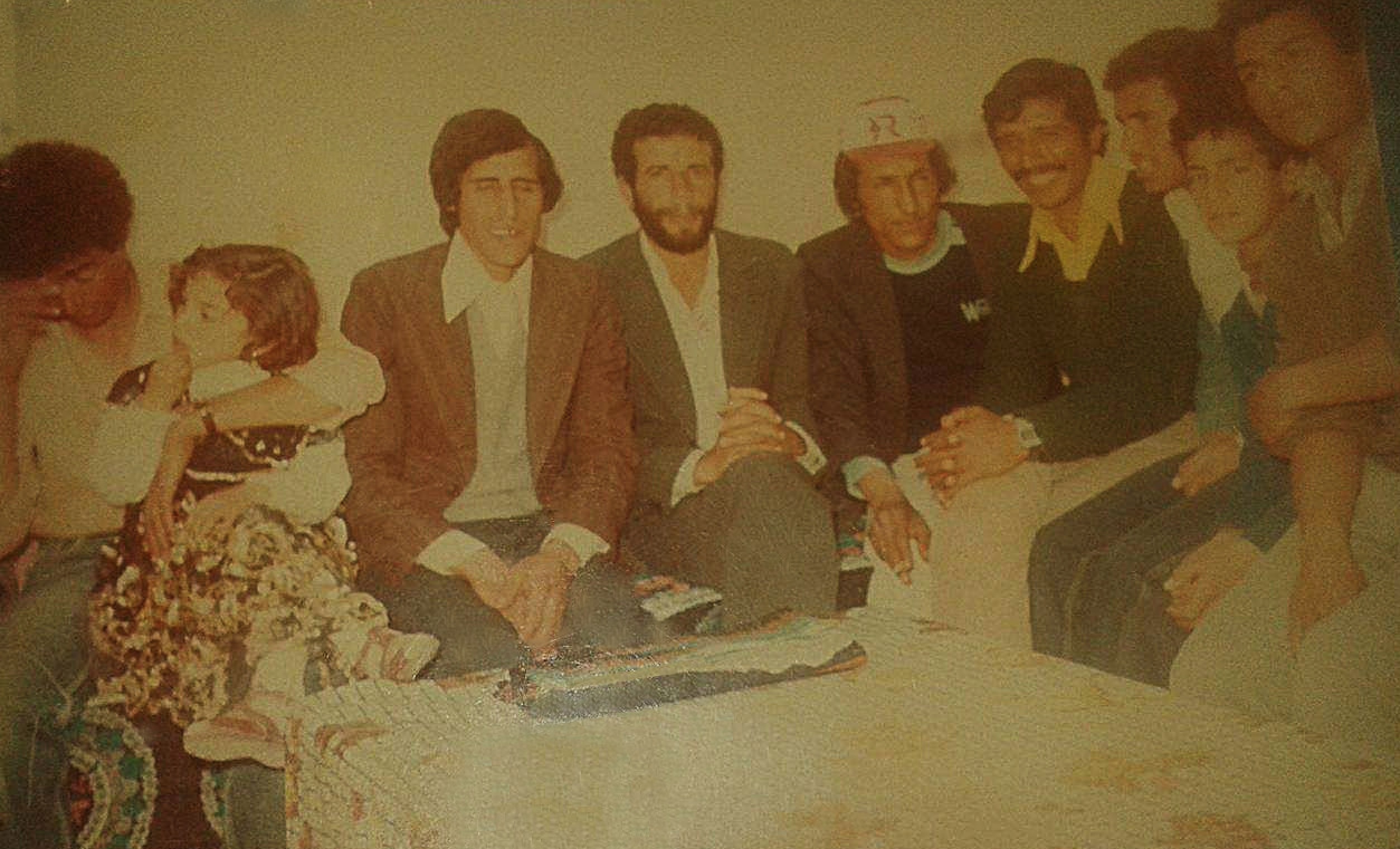 صورة لبعض أبناء عين بني مطهر في الثمانينات