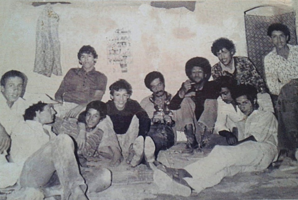 صورة من الزمن الجميل لأبناء عين بني مطهر