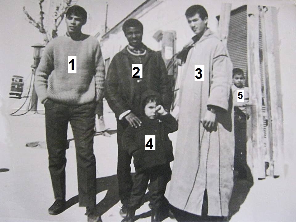 صورة لأبناء البلدة في بداية السبعينات