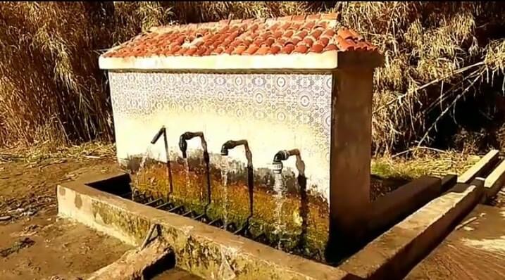 تقع عوينة ريان بمدينة عين بني مطهر